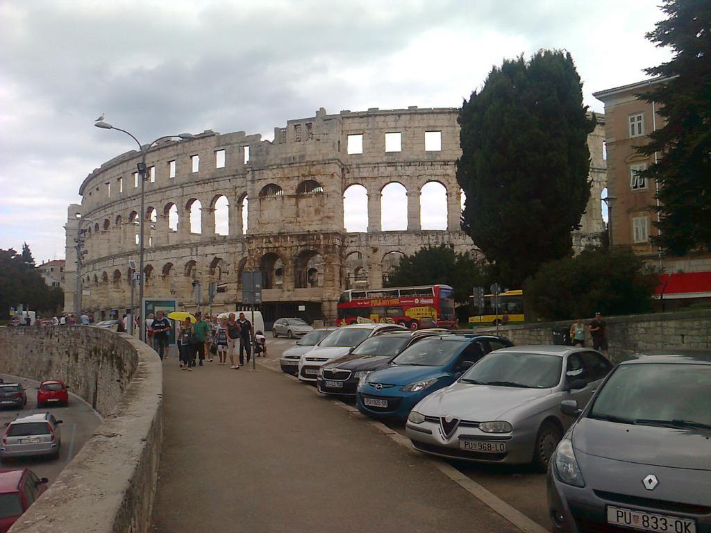 Apartment For Holidays In Pula Quarto foto