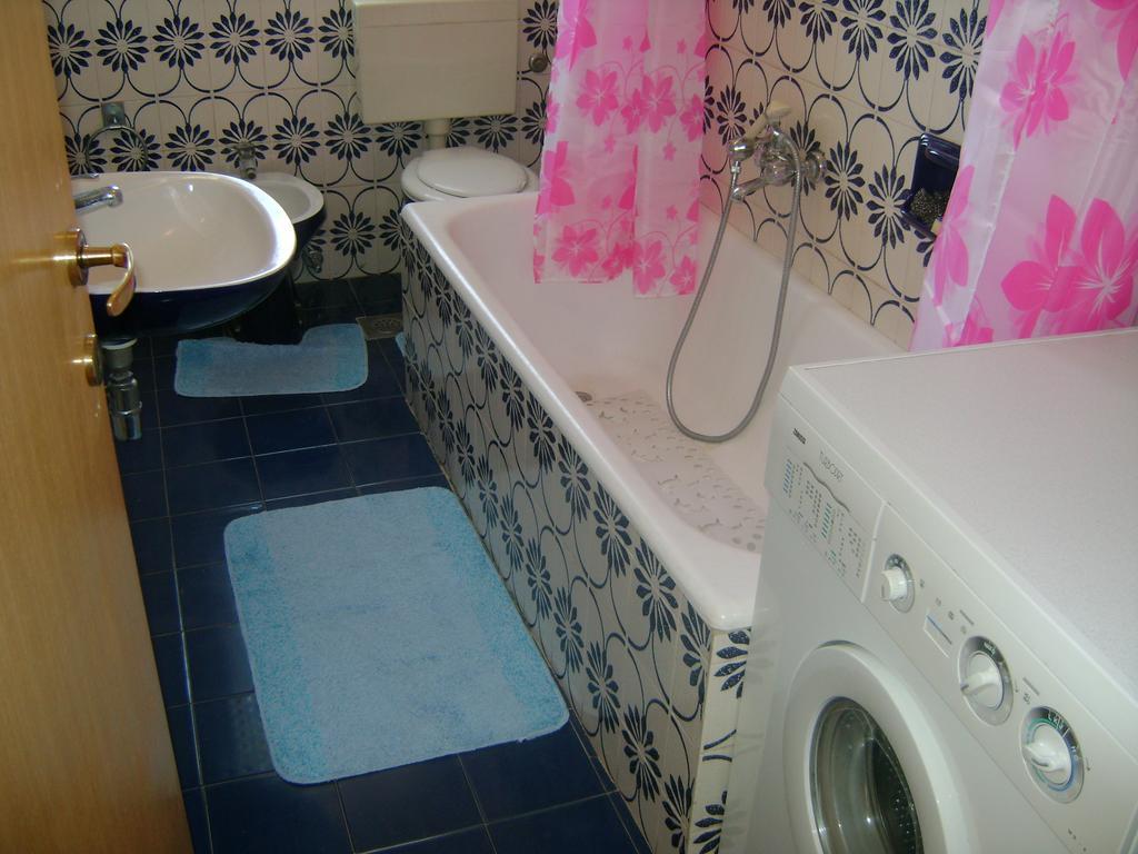 Apartment For Holidays In Pula Quarto foto
